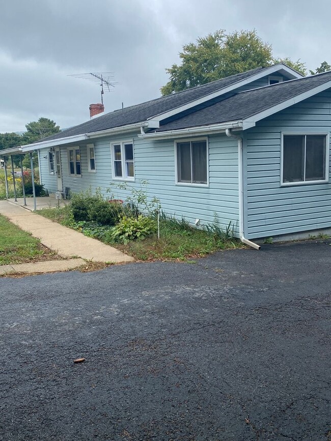 Building Photo - 20433 Amberson Rd