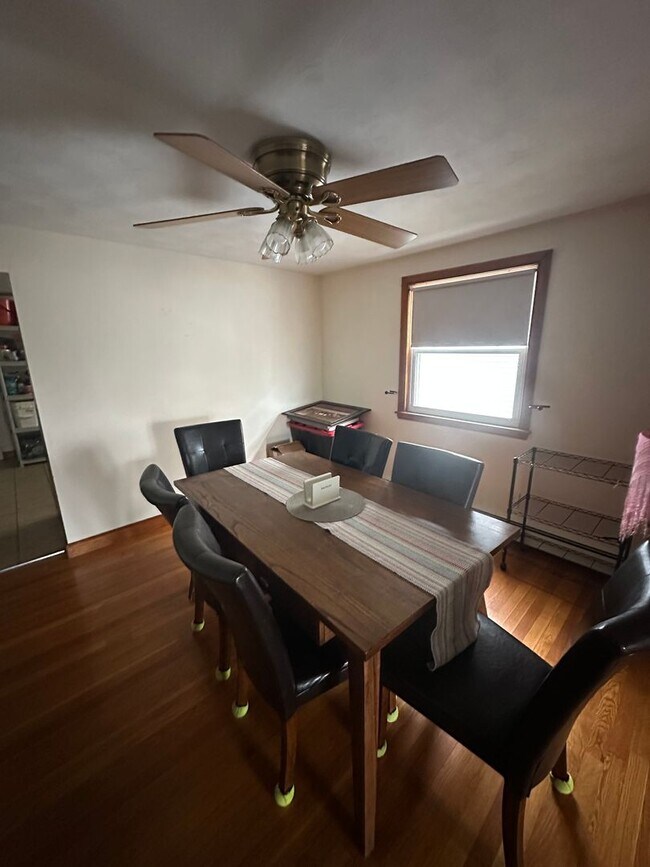 Building Photo - 28 Olcott St