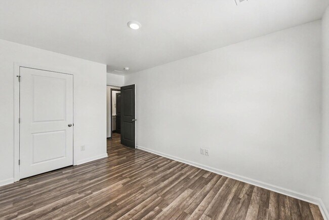 Building Photo - 111 Blossom Wood Ln