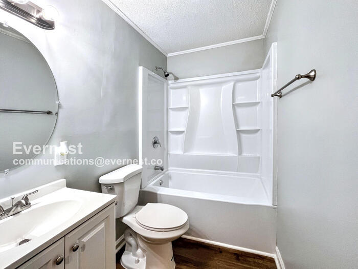 Building Photo - 2815 Crescent Ln