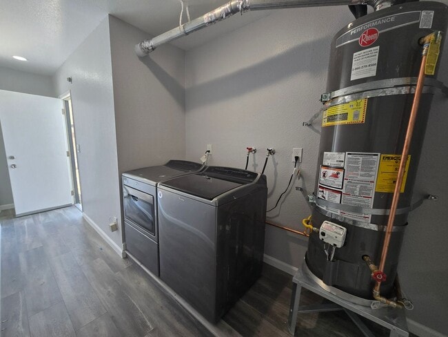 Building Photo - Room for Rent – 1621 W Newgrove St, Lancaster, CA 93534