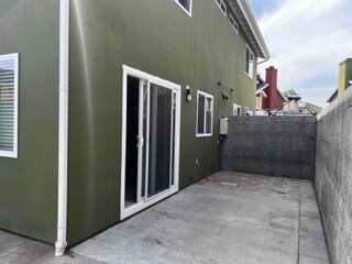 Building Photo - 523 Hart Dr