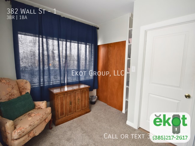 Building Photo - 382 Wall St