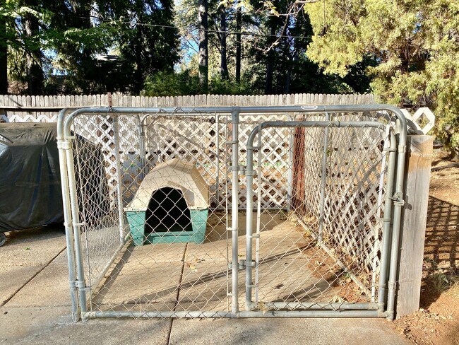 Building Photo - 10217 Ridgeview Dr