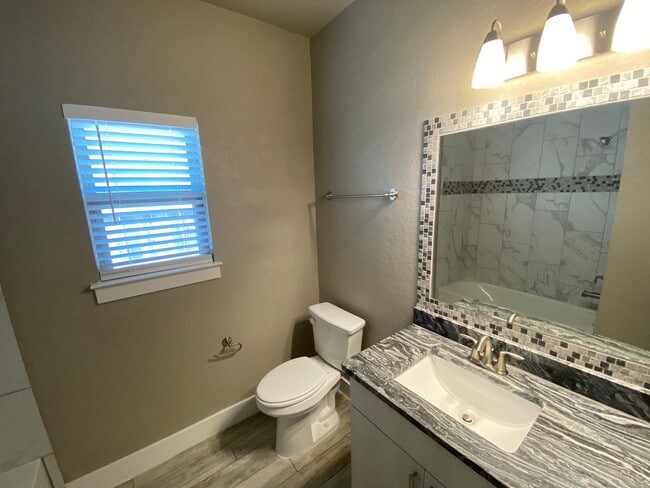 Building Photo - Located 1 Mile from IH 35/ No Carpet / Tons of Upgrades /  Turf Grass in Front Yard / Fenced in B...