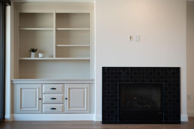 Building Photo - 7181 E Camelback Rd