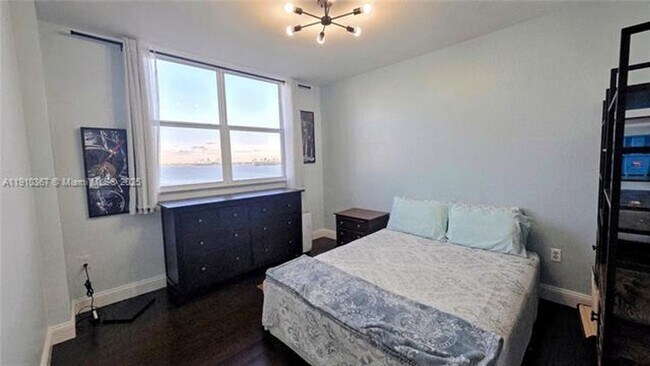 Building Photo - 1625 Kennedy Cswy