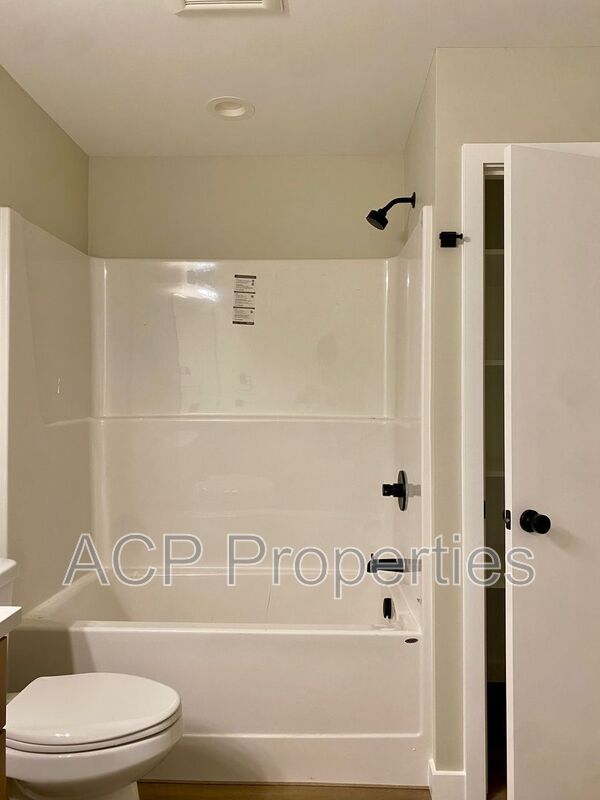 Building Photo - 110 Baker St