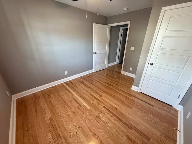 Building Photo - 402 Gunn St