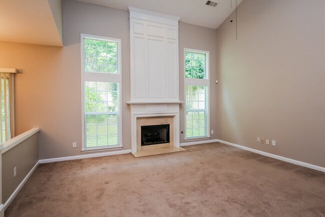 Building Photo - 745 Friars Head Dr NE