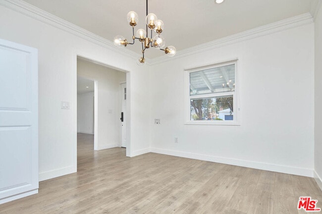 Building Photo - 2904 W 81st St