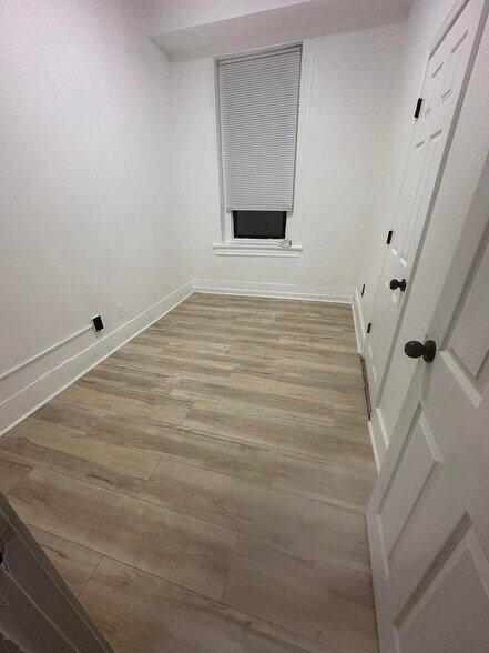 Building Photo - 3343 N 16th St