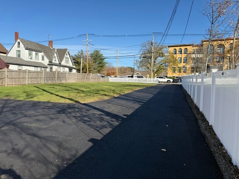 Driveway to Main Road - 86 Central St