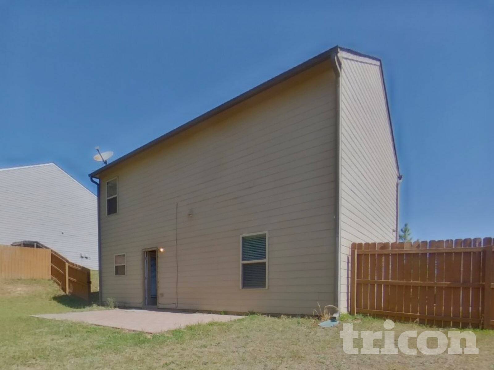 Building Photo - 1042 Sutherland Dr