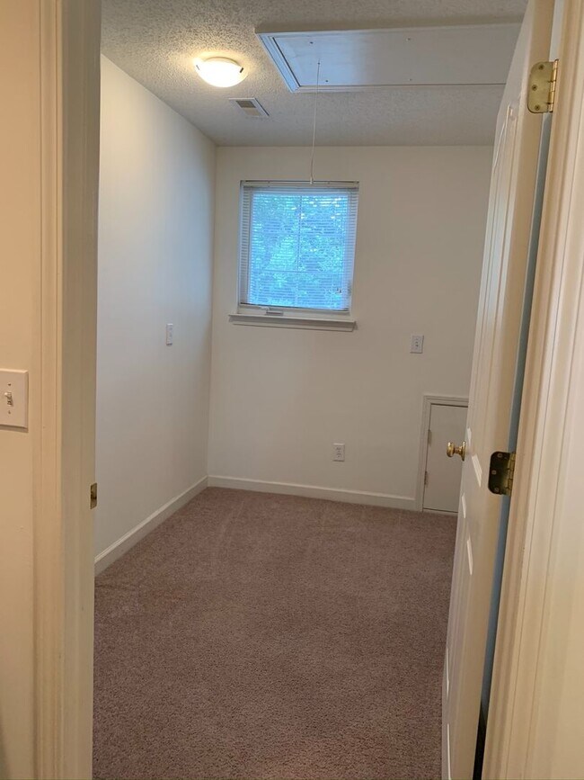 Building Photo - 179 Clusters Cir