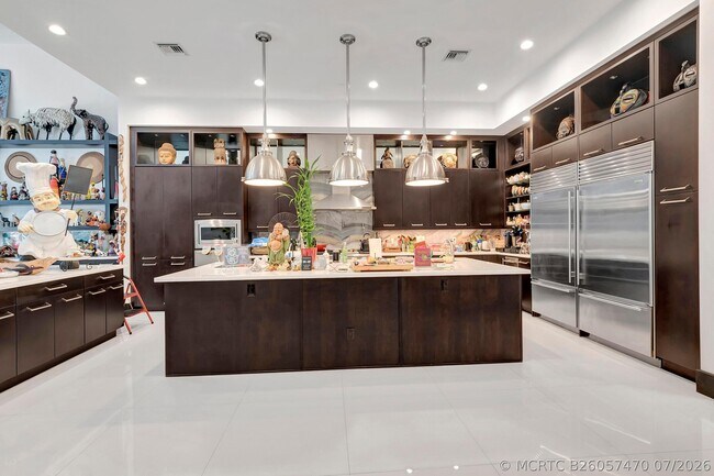 Building Photo - 17070 Royal Cove Way