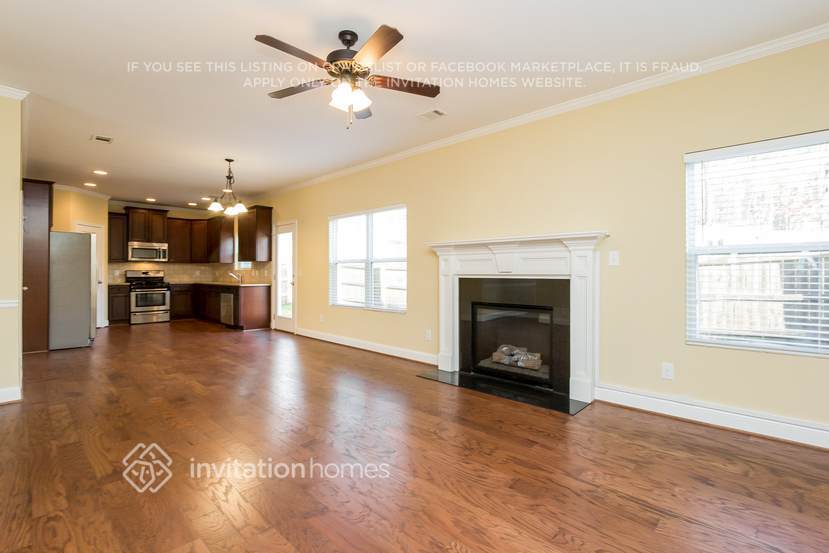 Building Photo - 1313 Invermere Dr SE