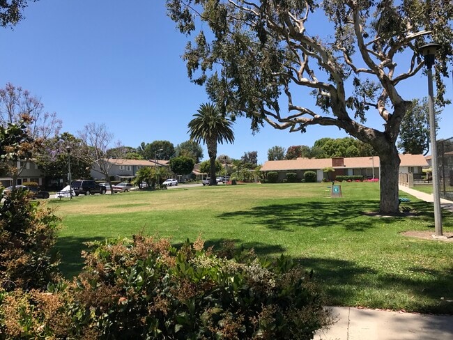 Building Photo - 9660 Durham Dr