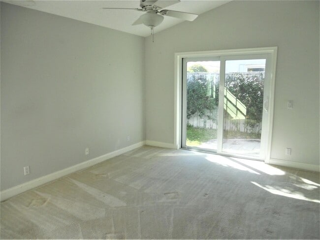 Building Photo - 14 Governors Ct