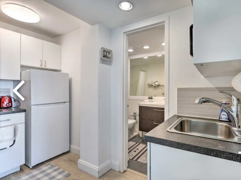 Building Photo - 5445 Collins Ave
