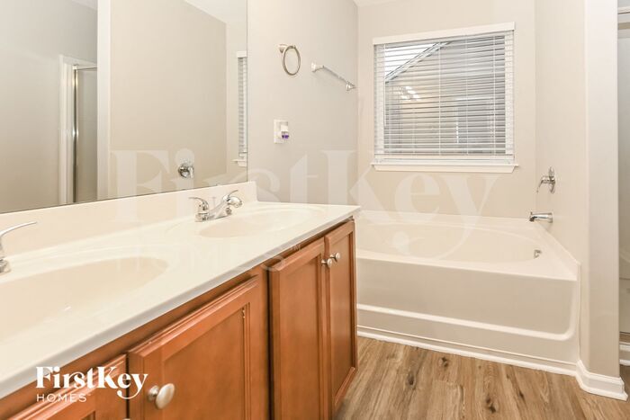 Building Photo - 5727 Natick Dr