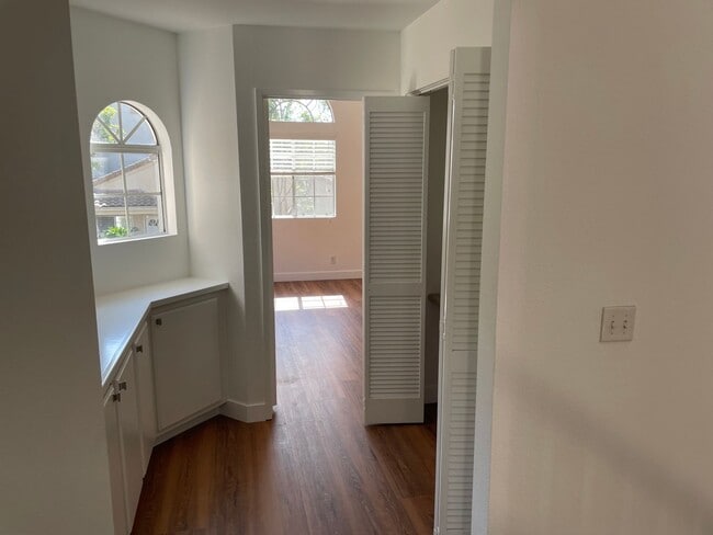 Building Photo - Dual Master Two Bedroom Townhome in Westpa...