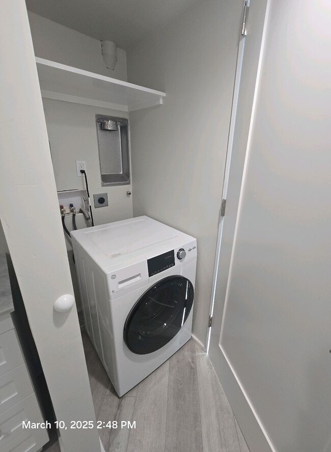 Building Photo - 1 bed 1 bath home with loft. Custom built ...