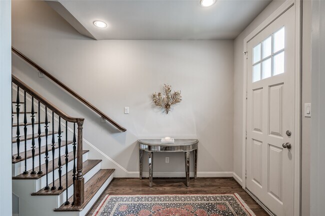 Building Photo - 266 E 28th St