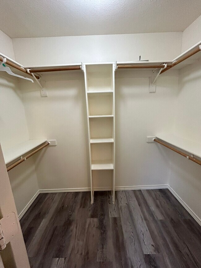 Building Photo - 3822 Stuart Rd