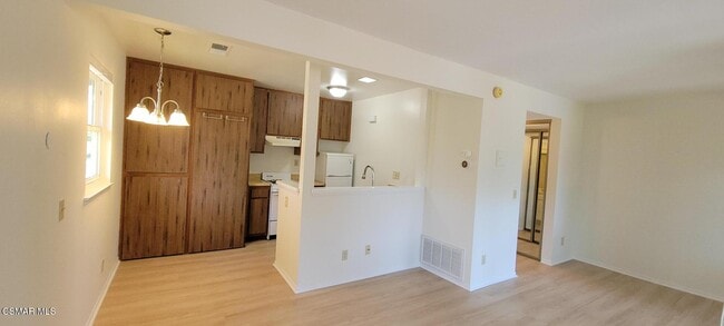 Building Photo - 4553 Alamo St