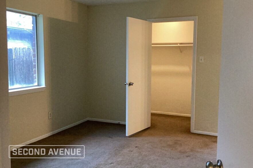 Building Photo - 16339 Maplemont Dr