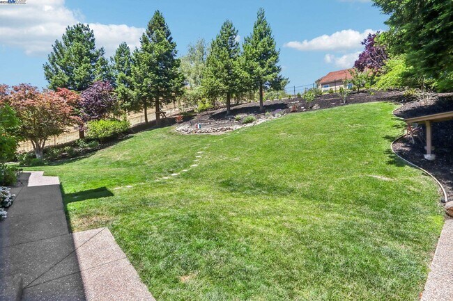 Building Photo - 3745 Deer Trail Ct