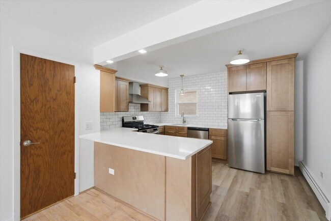 Building Photo - 7709 W Marwood Ave