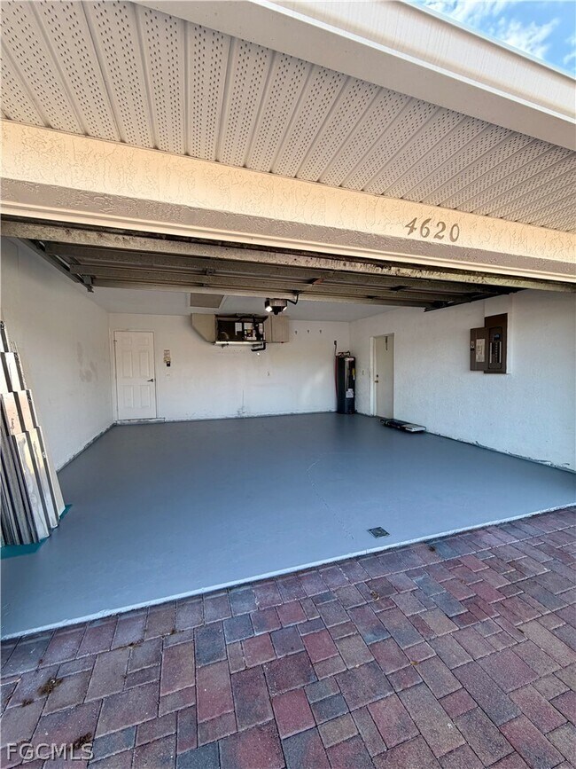 Building Photo - 4620 SW 13th Ave