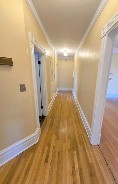 Building Photo - 10 S Bellevue Ave