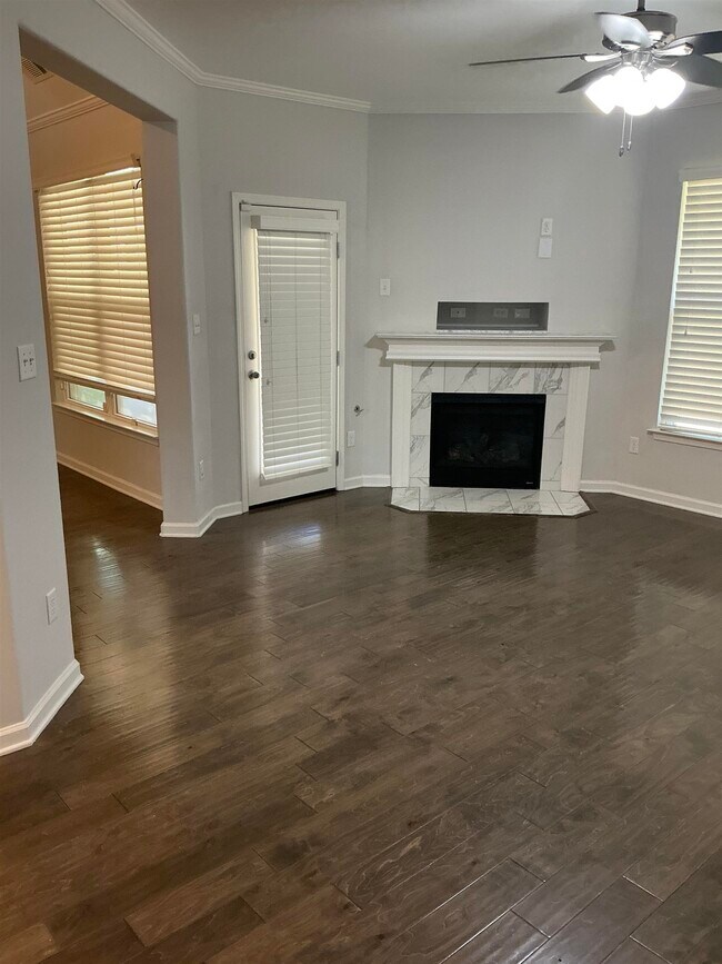 Building Photo - 4698 Shira Dr