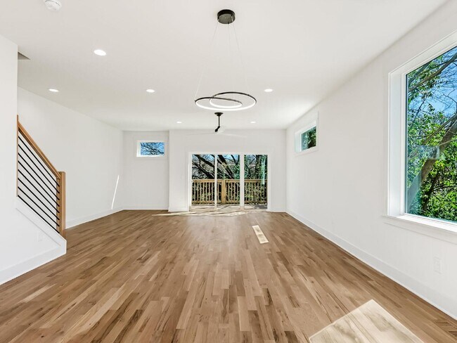 Building Photo - Custom 3 story home in the heart of Belmont/Optimist Park!