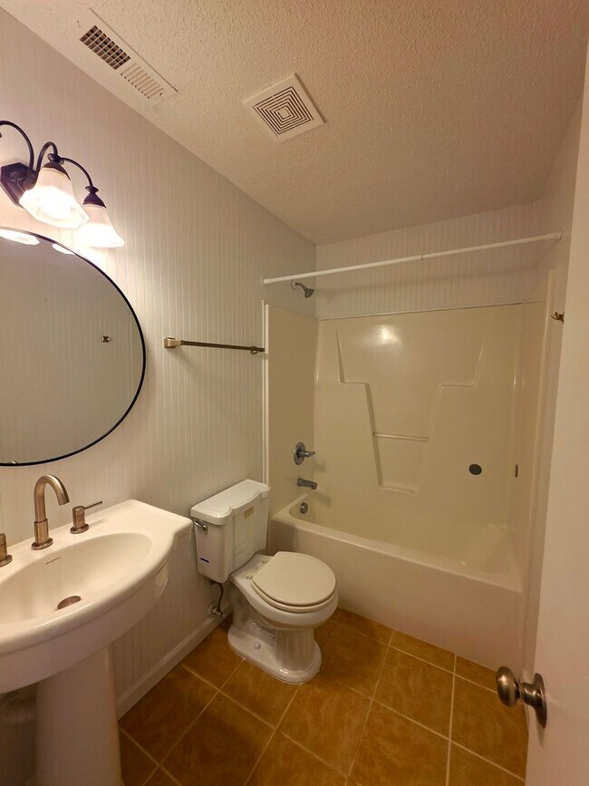 Building Photo - 3 BR 2 BA Beaver Creek