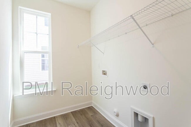 Building Photo - 2001 Seford Dr