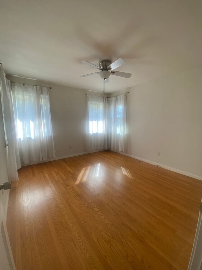 Building Photo - 409 E Puente St