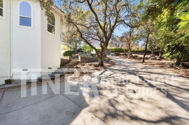Building Photo - Stunning Views 4 Bedroom El Dorado Hills Gem