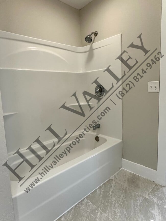 Building Photo - Two Bedroom Home