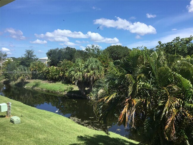 Building Photo - 9927 Twin Lakes Dr