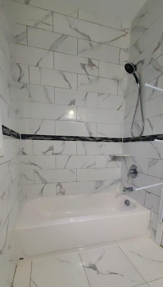 Building Photo - 220 WILLIAM St