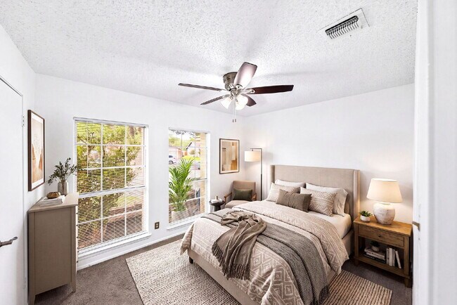 Building Photo - MINUTES FROM LACKLAND, MILES FROM BORING