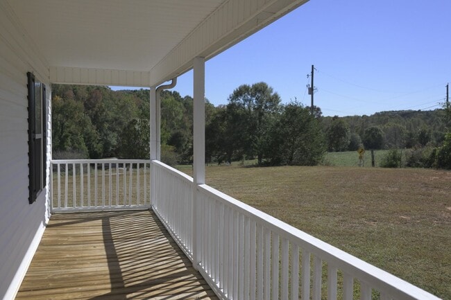 Building Photo - 3-bed, 2-bath house on 1.2 acres with stunning views of the mountains