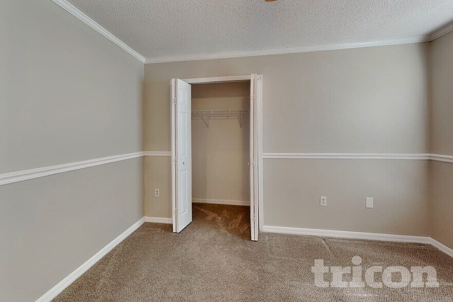 Building Photo - 13049 Waterbourne Dr