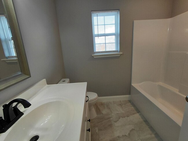 Building Photo - Beautiful home close to post