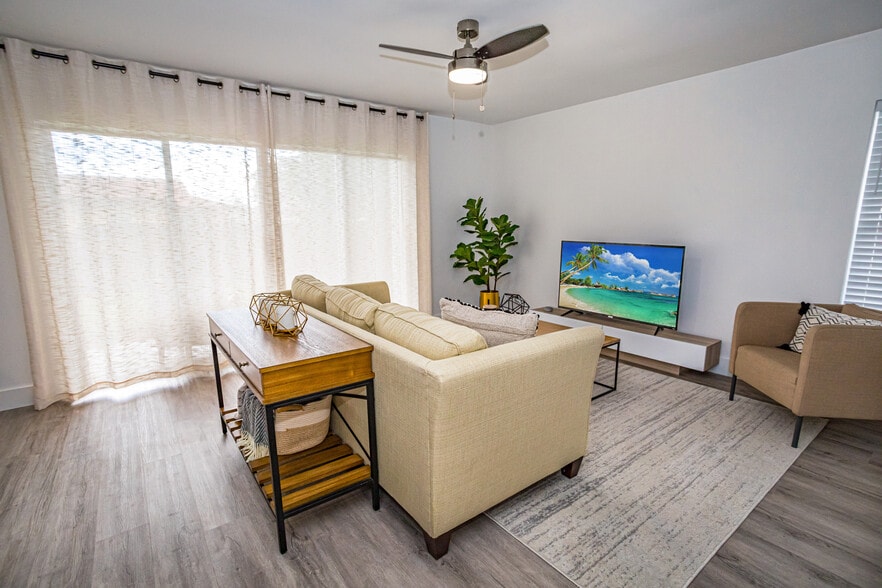 Building Photo - 9341 Green Meadows Way