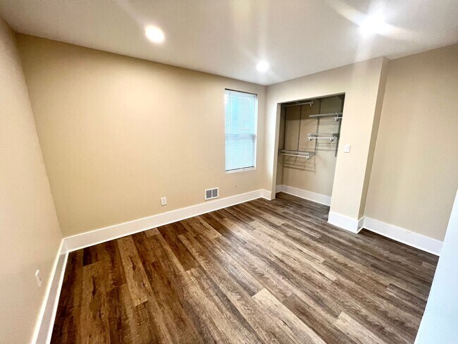 Building Photo - 933 - 320/322 Boggs Avenue